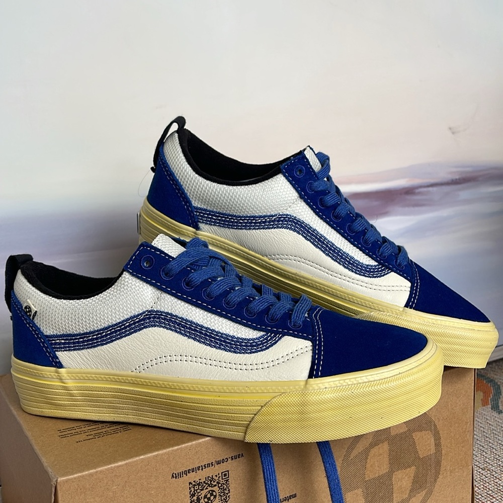 Vans WMNS Old Skool Split
Vintage Blue
VN0A5FBGFUH
Sneakers - Picture 5 of 16